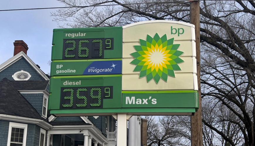US Gas Prices Rise Due to Refinery Shutdowns and Higher Oil Costs