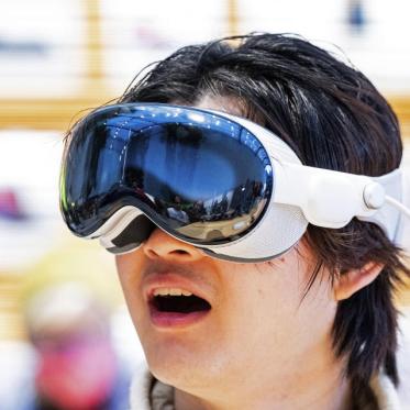 The Launch of Apple's Vision Pro Amid Economic Challenges